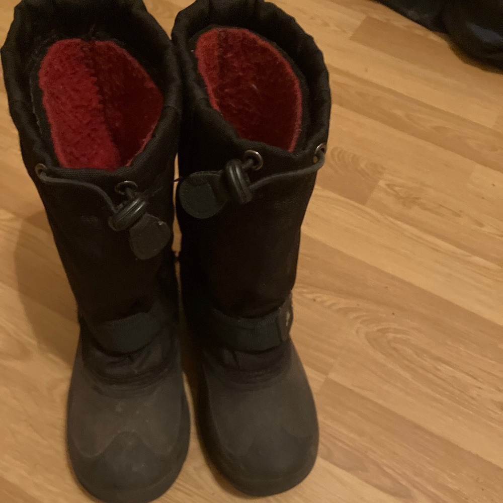 Snow boots